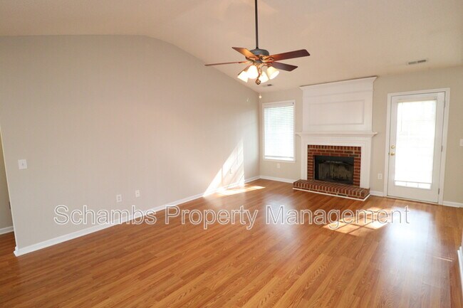 Foto del edificio - 305 Firefly Rd