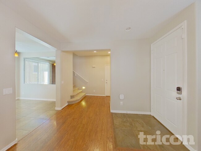 Foto del edificio - 451 S Hawes Rd