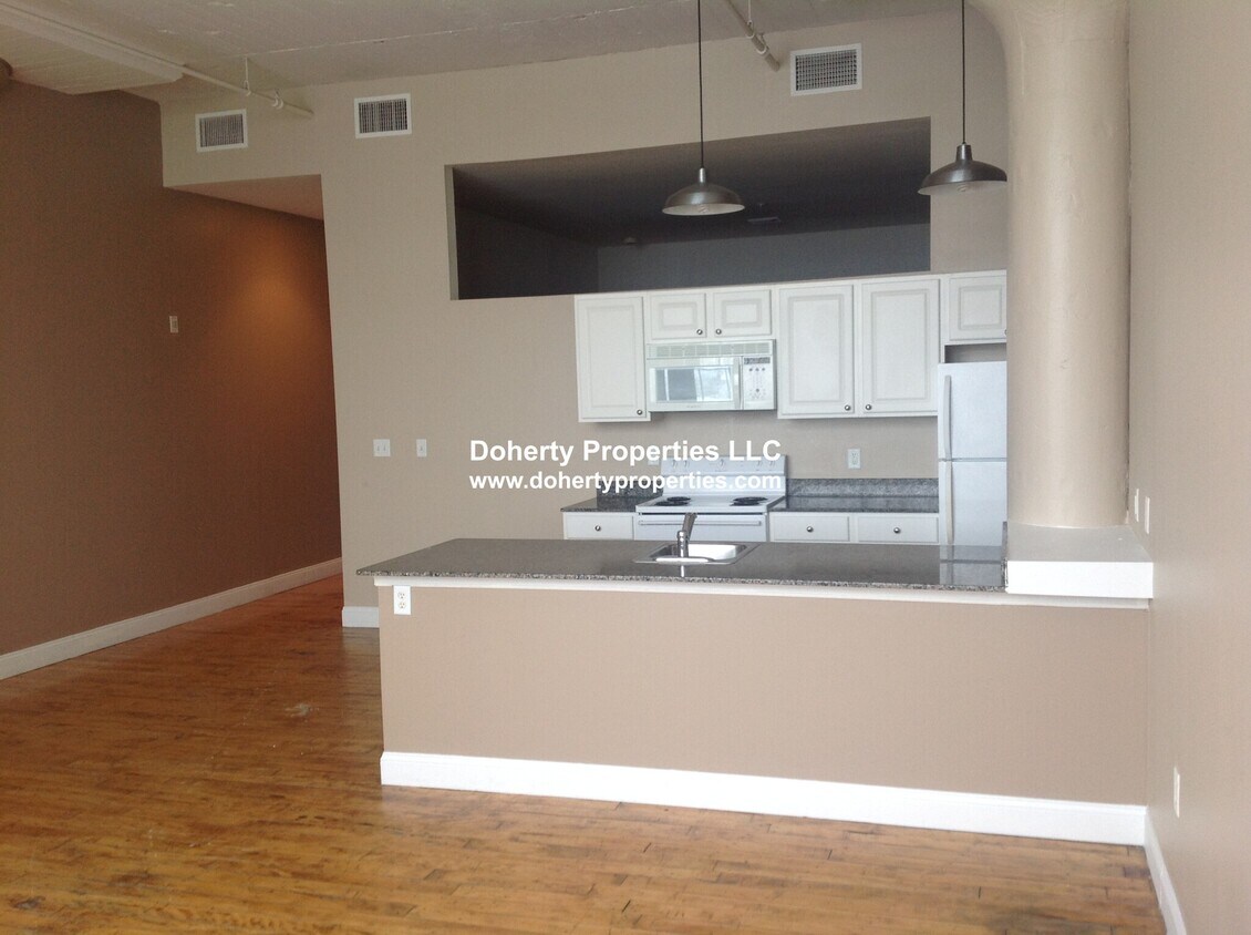 Building Photo - 305 Dutton St