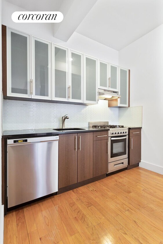 Foto principal - 2066 5th Ave