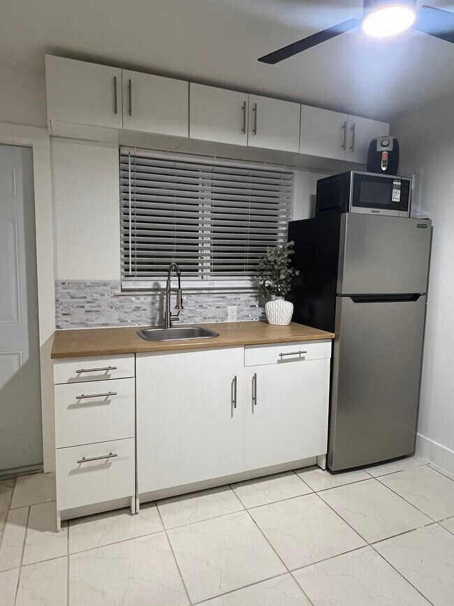 Foto del edificio - 4229 SW 9th Ter