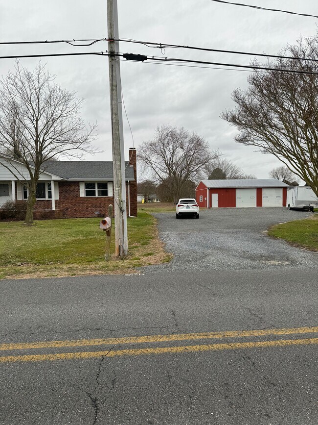 Foto del edificio - 12445 Dixie Dr