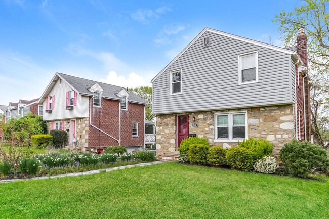 Building Photo - Charming 3-Bedroom Colonial in Glenside