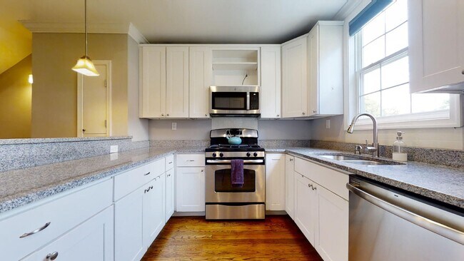 Building Photo - 1305 Montello Ave NE