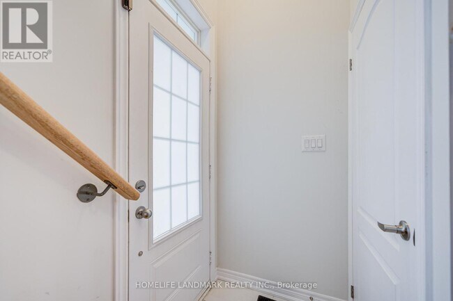 Photo du bâtiment - 555 White's Hill Ave