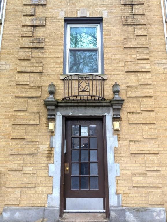 Building Photo - 1703 W North Shore Ave