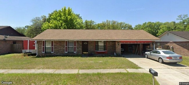 Building Photo - Welcome to this inviting 4-bedroom, 2-bathroom home.