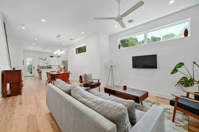 Building Photo - 1411 Cometa St