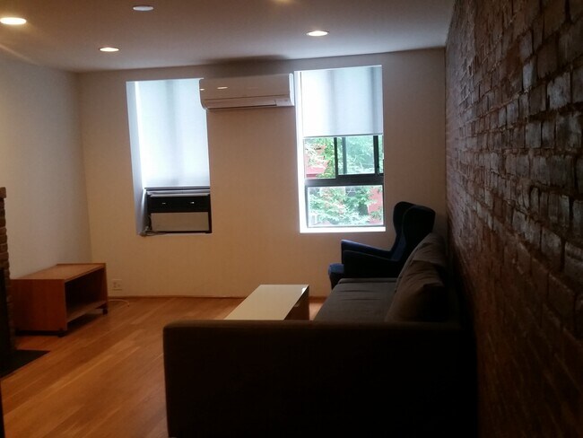 Foto del edificio - 418 E 9th St