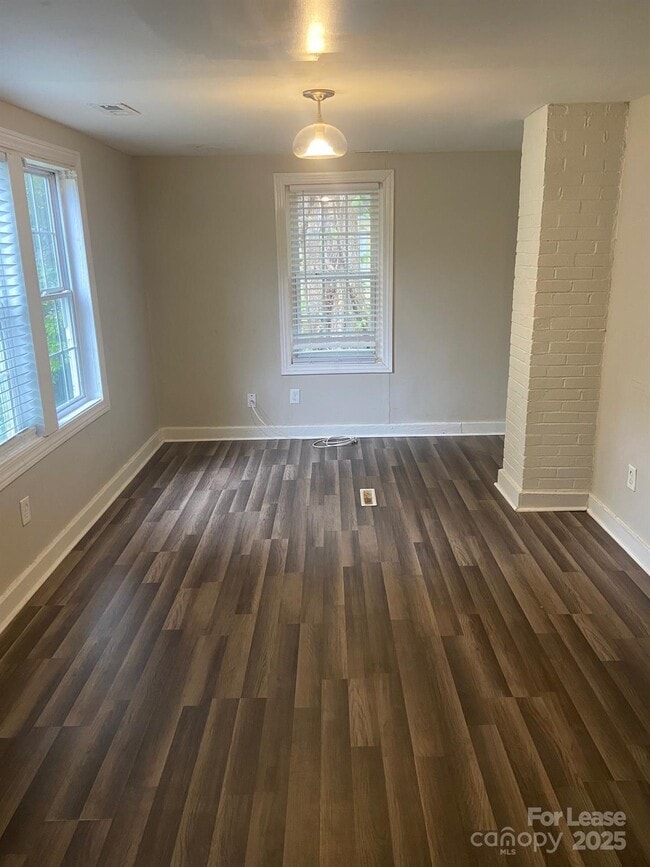 Foto del edificio - 3931 Bearwood Ave