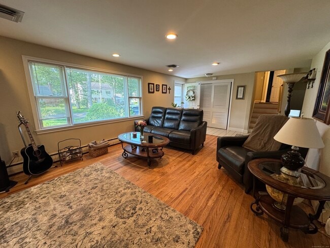 Building Photo - 37 Stoneham Dr