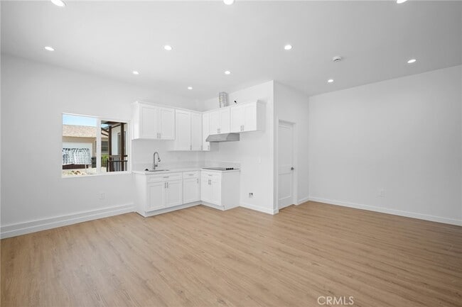 Building Photo - 10943 Nassau Ave