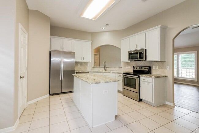 Foto del edificio - 12103 Lakewood Villa Dr