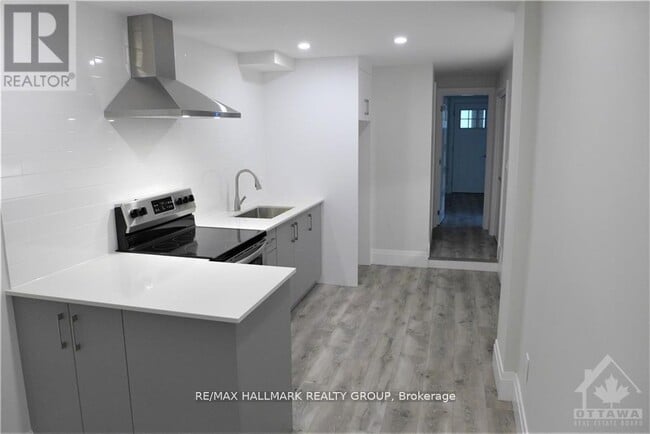 Building Photo - 375 MacKay St