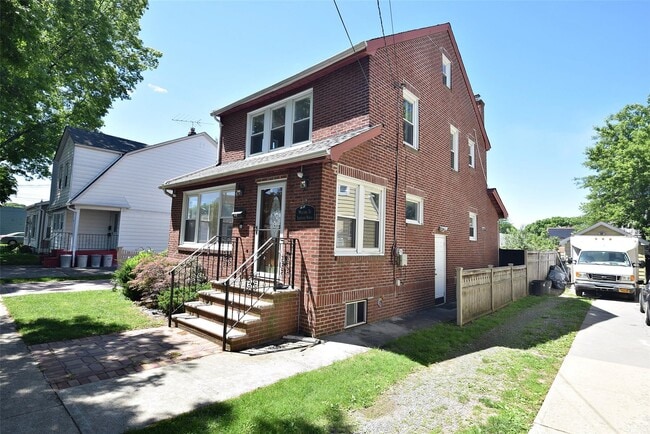 Building Photo - 18 Brokaw Ave