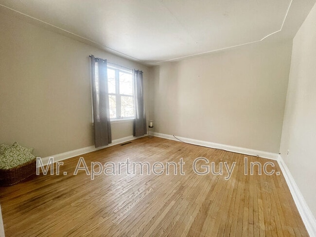 Photo du bâtiment - 20 Dunbar Rd N