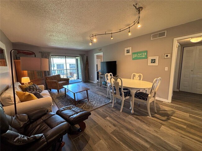 Foto del edificio - 204 Meadow Ln
