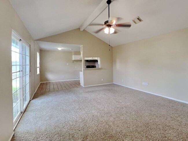 Foto del edificio - 758 E Princeton Ln