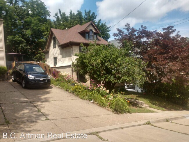 Building Photo - 3 br, 1 bath House - 1622 Dagmar Avenue
