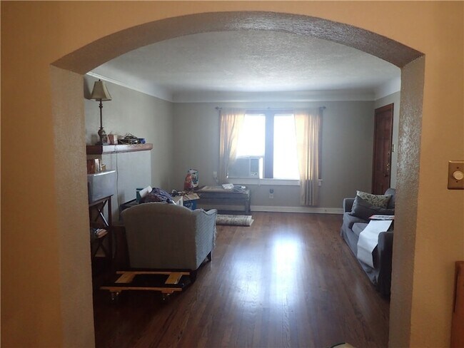 Building Photo - 5918 La Vista Dr