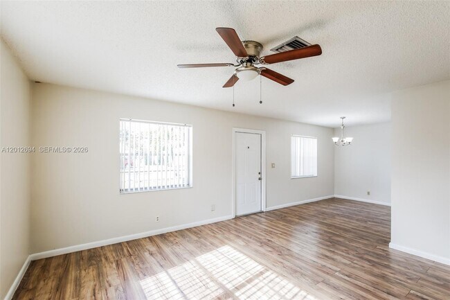 Foto del edificio - 7306 SW 3rd Ct