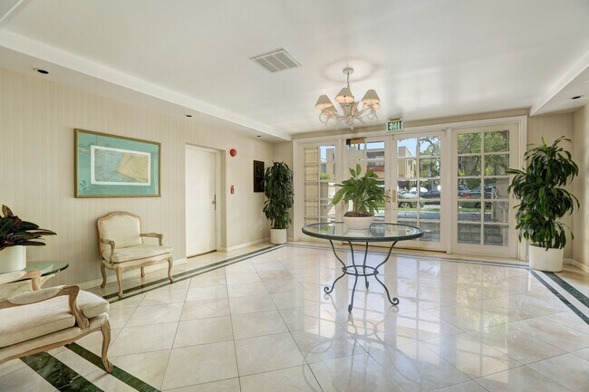 Foto del edificio - 435 Arnaz Dr