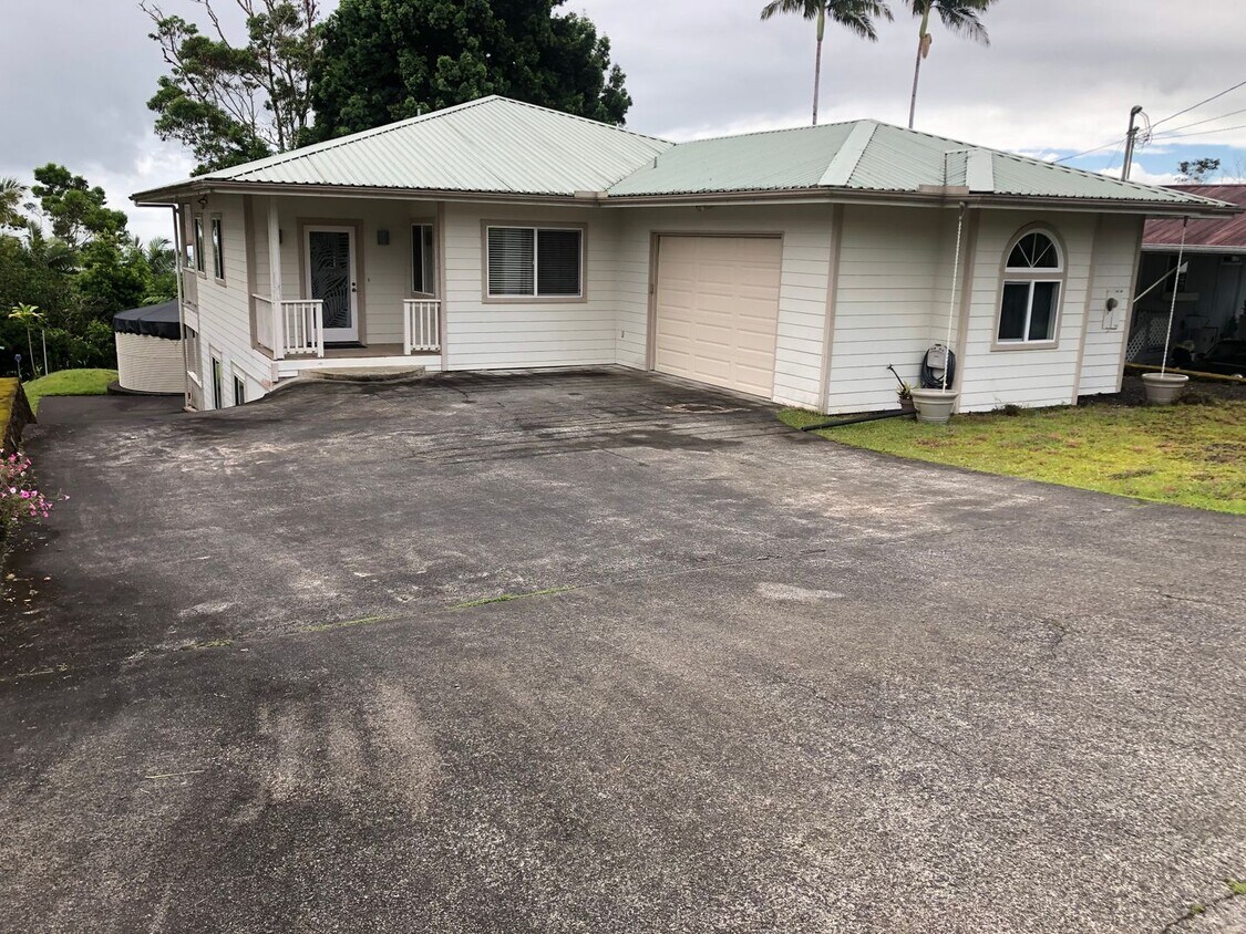 Foto principal - Lovely & spacious 3 bedroom 2 bath home (u...