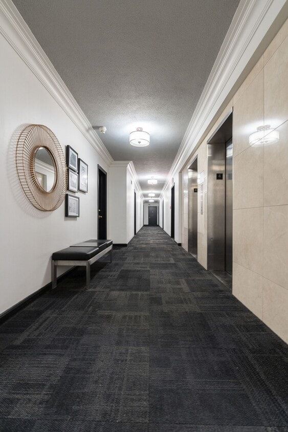 Building Photo - 3495 Rue de la Montagne