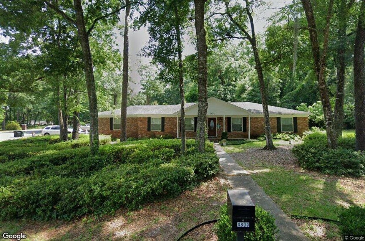 Primary Photo - Beautiful 4 Bedroom Brick Home in the Hear...