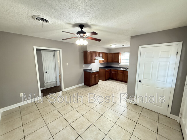 Building Photo - 3239 Abbottsford Ave