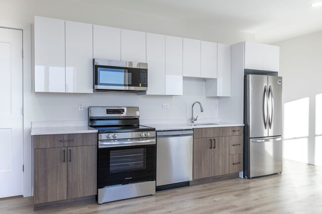 Building Photo - Skyline Apartments