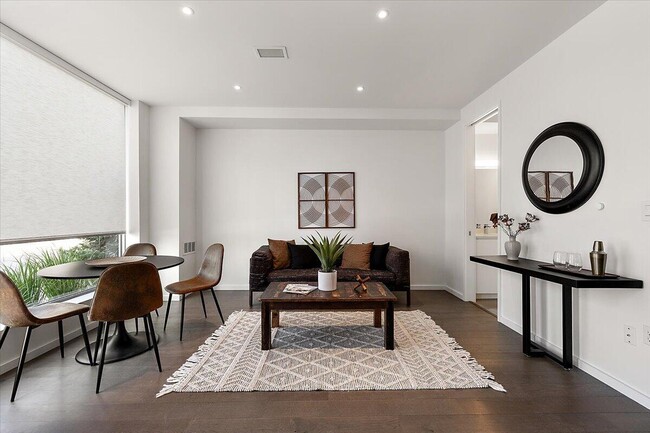 Building Photo - 3105 Brush St