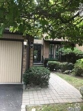 Building Photo - 18 Wimbledon Dr