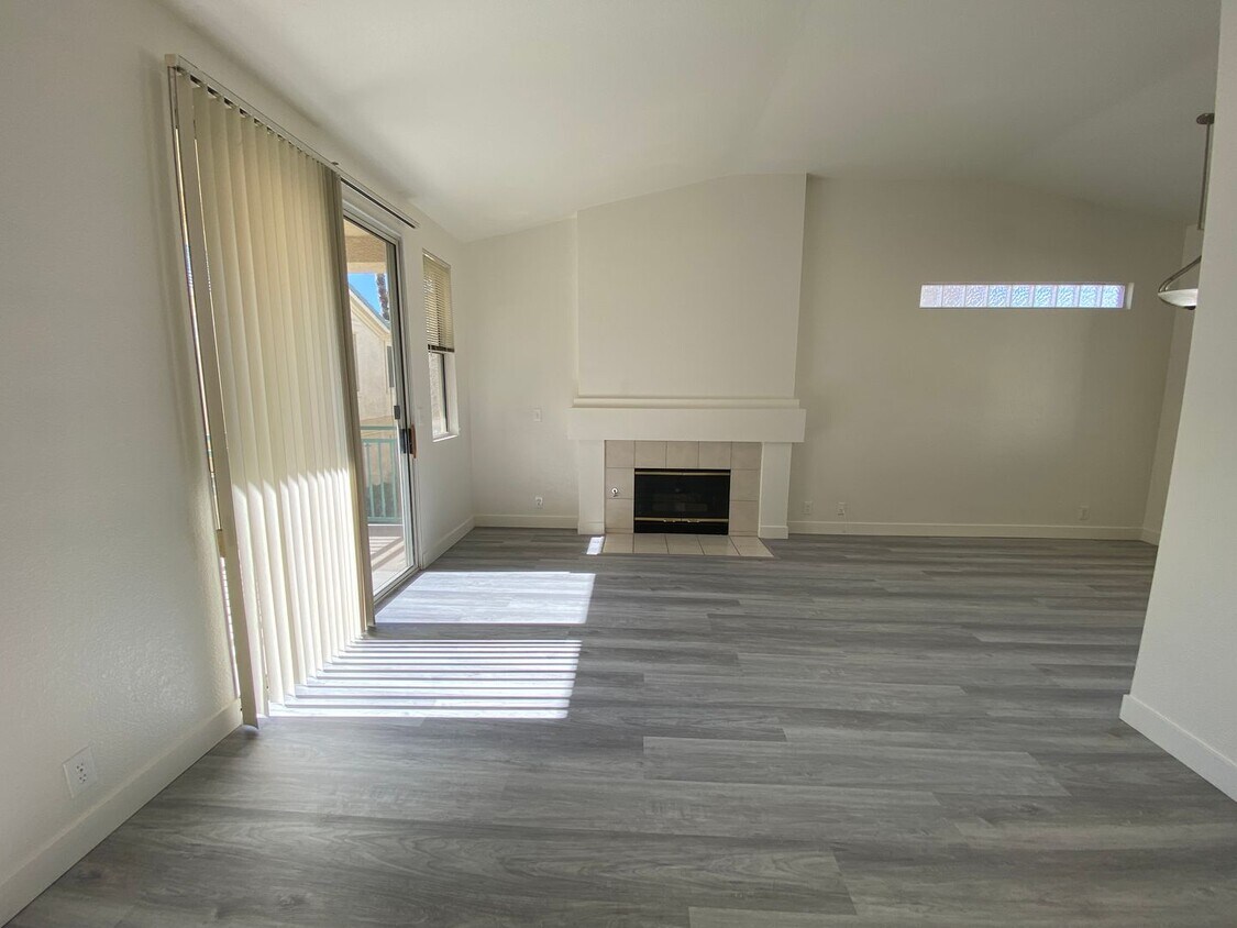 Foto principal - 1 Bedroom Condo - W Tropicana/Decatur - 2n...