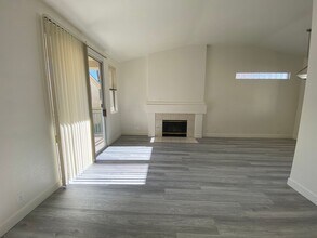 Building Photo - 5155 W Tropicana Ave