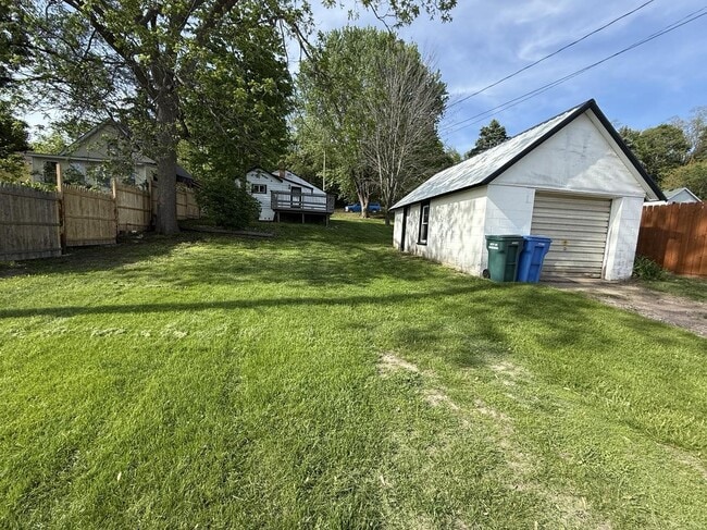 Building Photo - 415 9th Ave