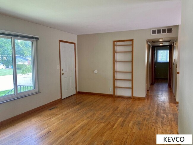 Foto del edificio - Spacious Home in Campus West!