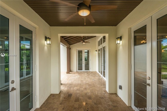 Building Photo - 3002 Coconut Grove Dr