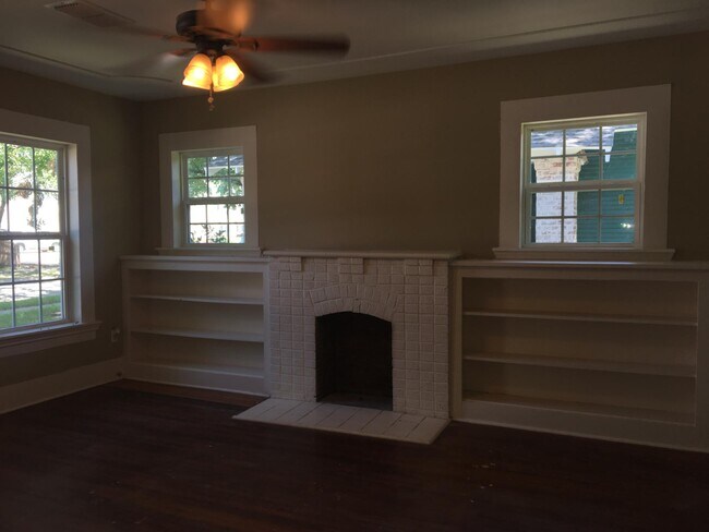 Foto del edificio - 916 N Austin St