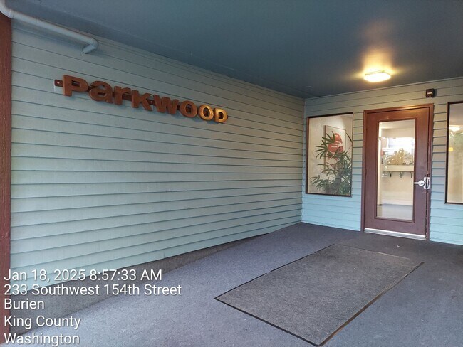 Foto del edificio - Parkwood condos -Elevator building - 2 bed...