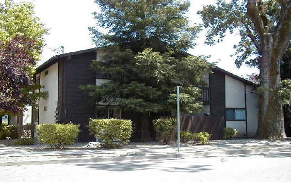 Foto del edificio - 1404 N Oak St