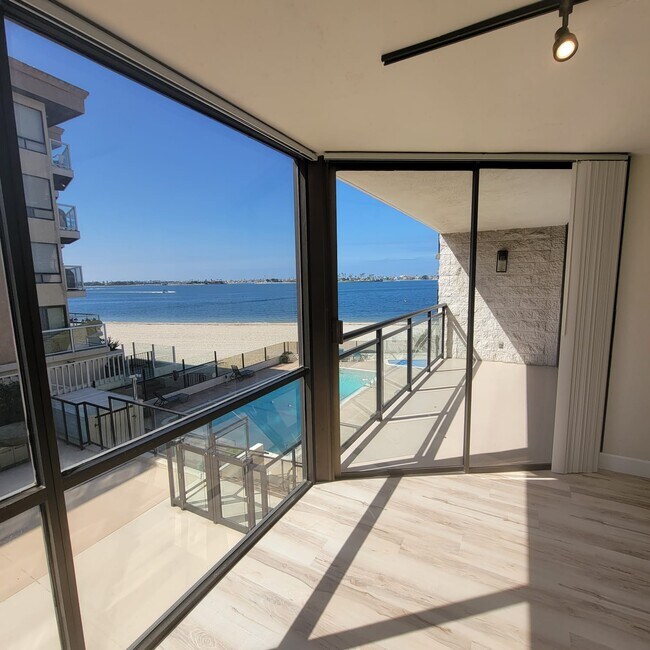 Building Photo - 3916 Riviera Dr