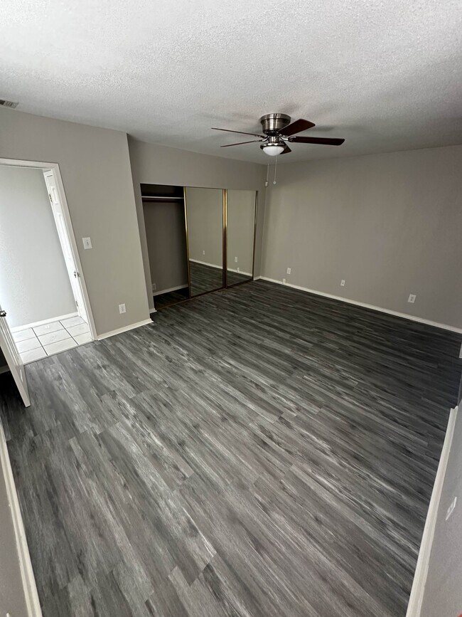 Building Photo - 10104 Dorothy Ave