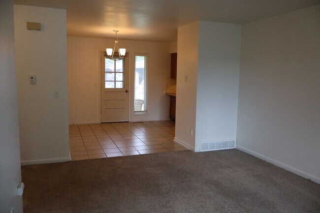 Foto del edificio - 3210 E Locust St