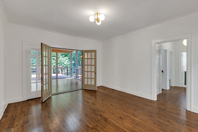 Dining room opens to lovely screened in porch. - 921 Wilson Blvd
