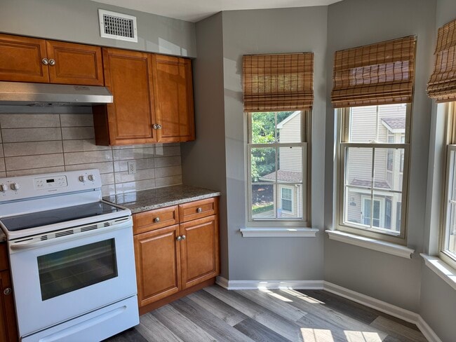 Building Photo - 1008 Barry Ct