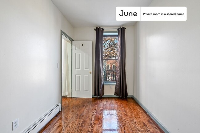 Building Photo - Room in Shared 3 bed/1 bath home