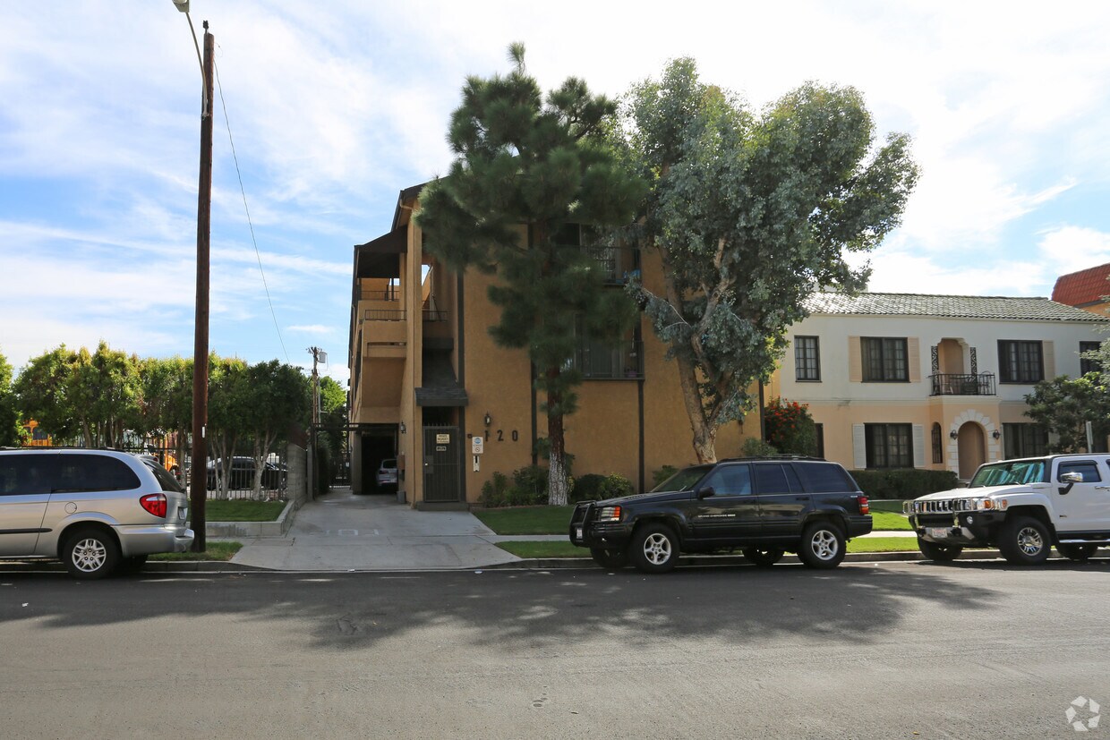 Building Photo - 120 S Cedar St