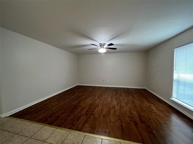 Foto del edificio - 130 Oyster Creek Dr