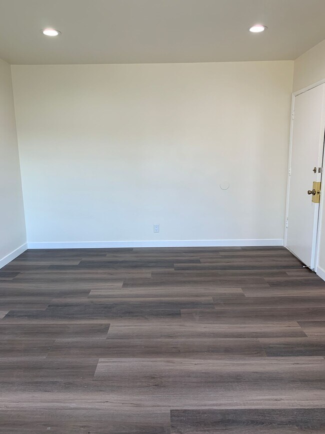 Building Photo - 720 Crenshaw Blvd